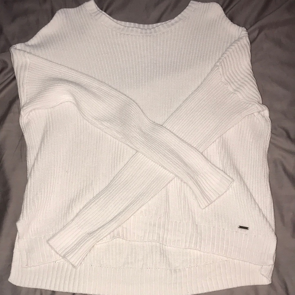 White hollister sweater